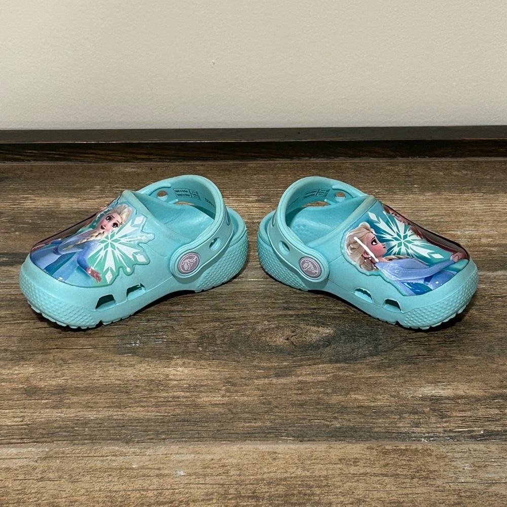 Kids Blue Frozen II Crocs Clogs Sandel Shoes Size C5 Anna Elsa - Picture 3 of 7